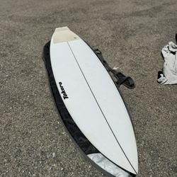 Surfboard (Tokoro) 6’1 33L