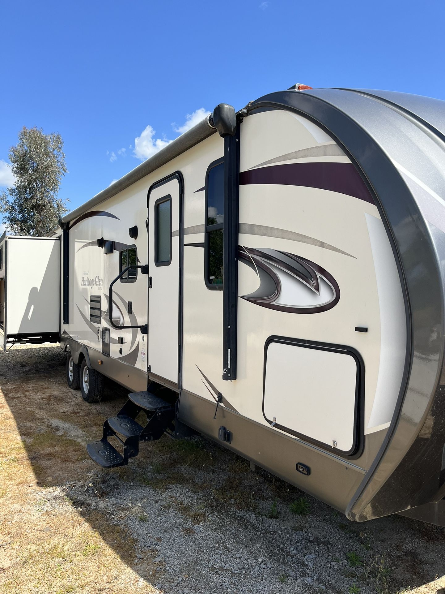2017 Forest River Heritage Glen 311QB Travel Trailer $22,000