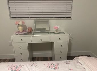 Make up vanity