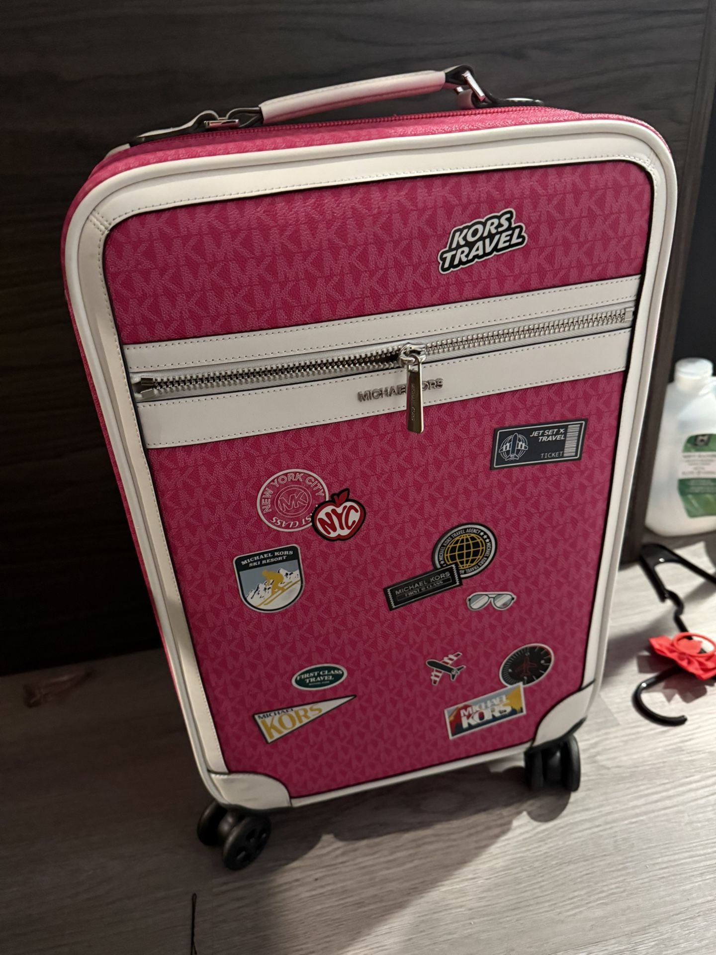 Michael Kors Carry On