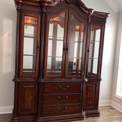 China Cabinet With Lights 