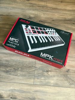 AKAI MPK Mini Compact Keyboard + Pad Controller
