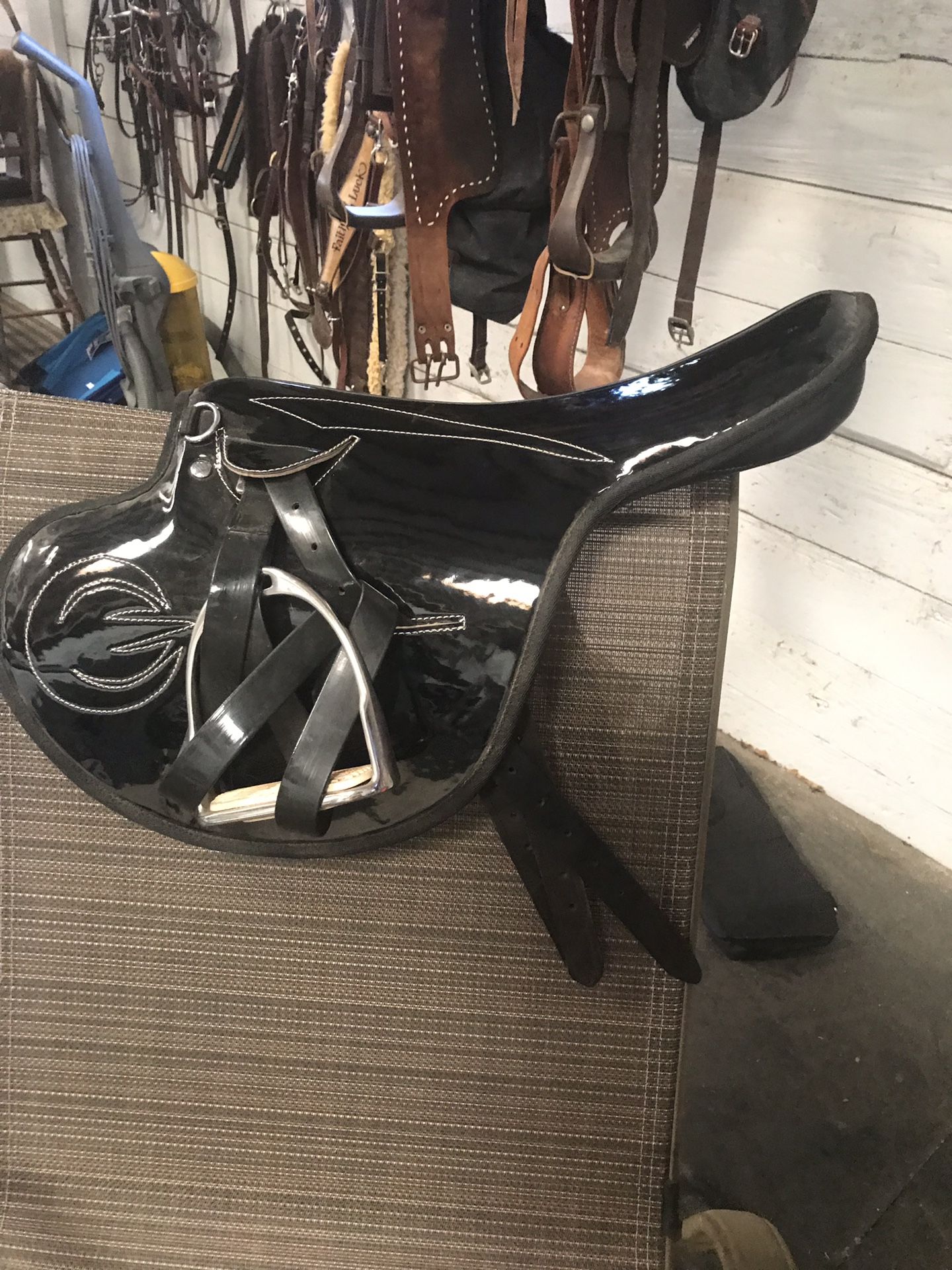 Racing saddle