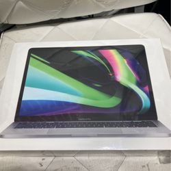New MacBook Pro 13inch 8g 256gb Ssd