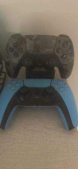 2 Ps5 Controllers