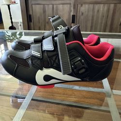 Calzado para ciclismo nuevo marca Pelotón tengo en dos tallas 38 Y 43 Unisex 
