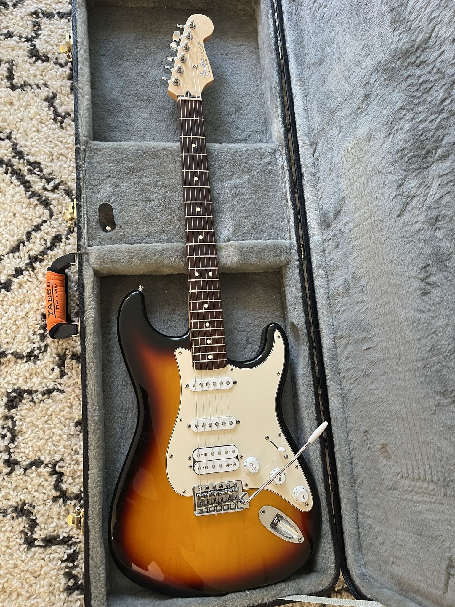 Fender Standard Stratocaster HSS