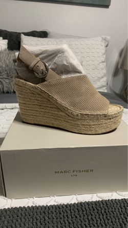 Almost brand new size 7 womens