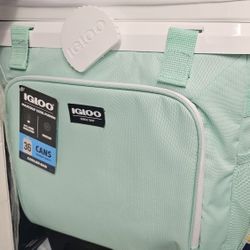 Igloo Maxcold Cool Fusion 36 Can Rolling  Ice Chest 