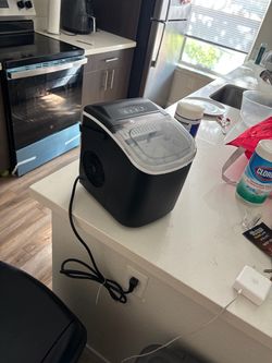 Black Countertop Ice Maker