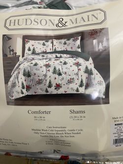 NICE COMFORTER BRAN NEW QUEEN SIZE  ( CARDINAL BIRD)