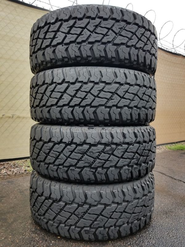 Nice set of 4 lt35x12 50r20 cooper discoverer st maxx 10ply 4x4 tires
