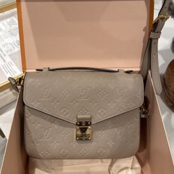 Louis Vuitton Pochette