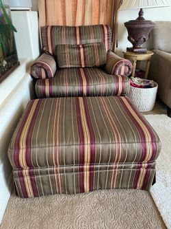 Oversized chair with leg support
