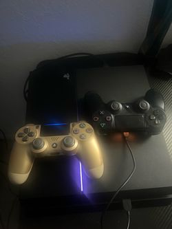 Ps4 with Controllers