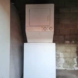 Maytag Washer and Dryer Stack LSG7806AAE White.