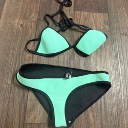 Aqua TRIANGL Bikini set size medium (new without tag)
