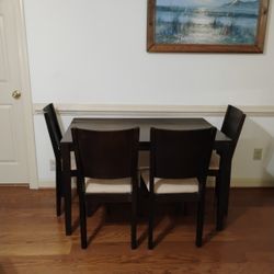 Dining Room Table And Chairs 