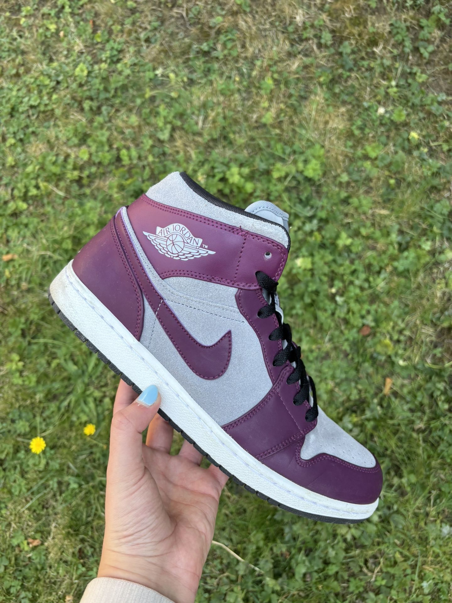 Jordan 1 Mid Bordeaux 
