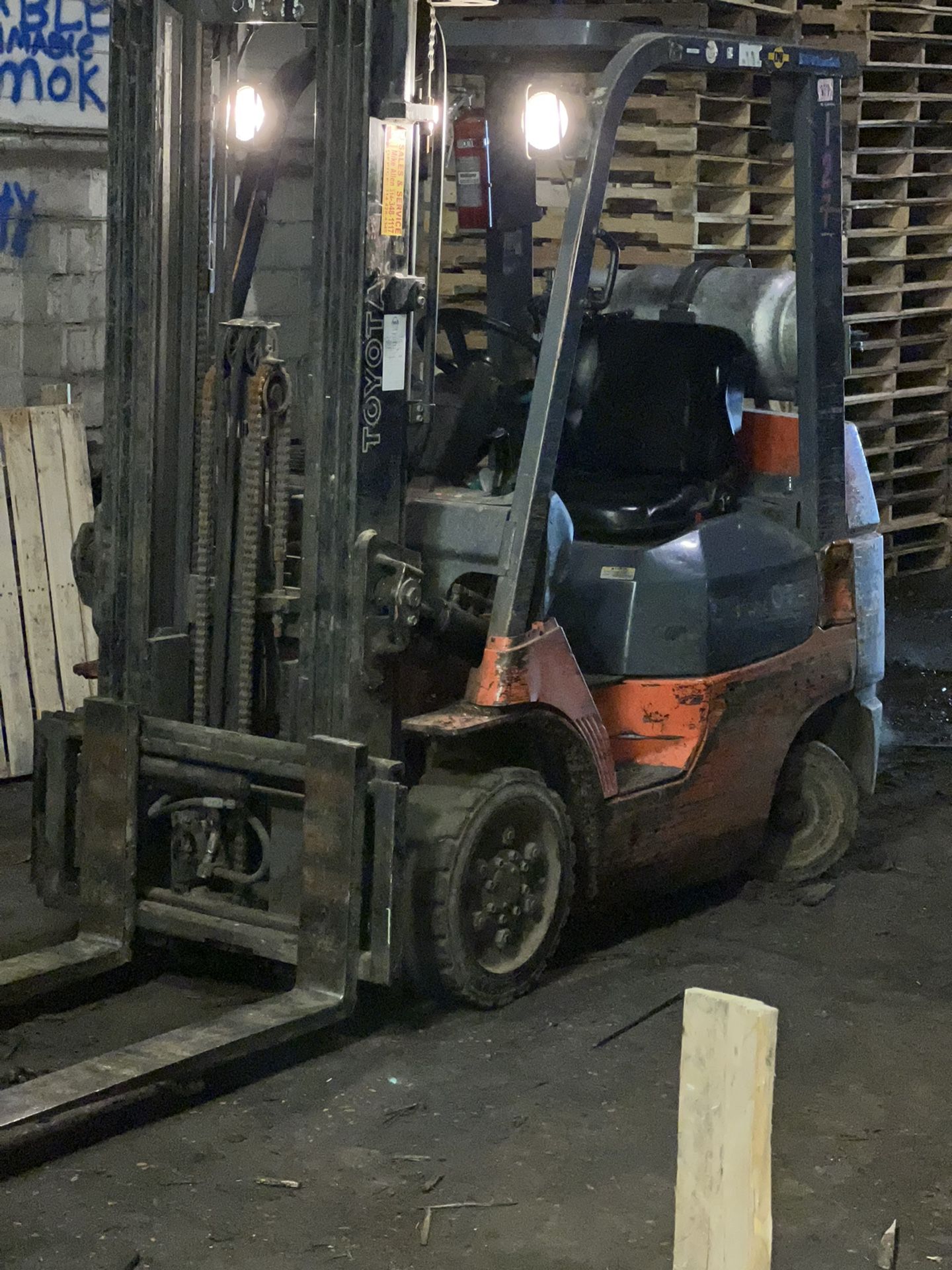 2004 Forklift 