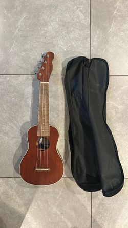 FENDER" Natural Seaside Soprano Ukulele W/Case