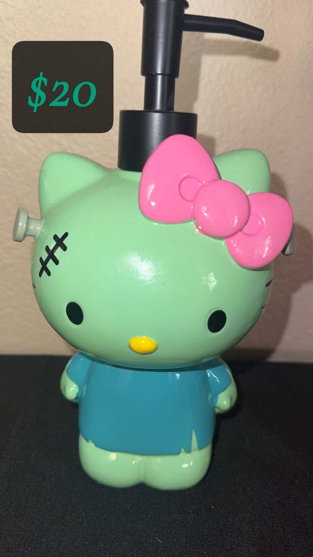 New HELLO KITTY FRANKENSTEIN PUMP
