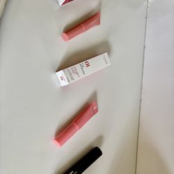 Clarins Bundle Of One Supra Volume Mascara And 2 Lip Perfectors. New. Mascara intense volume and color. Enriched with Cassie wax.  Lip perfectors with