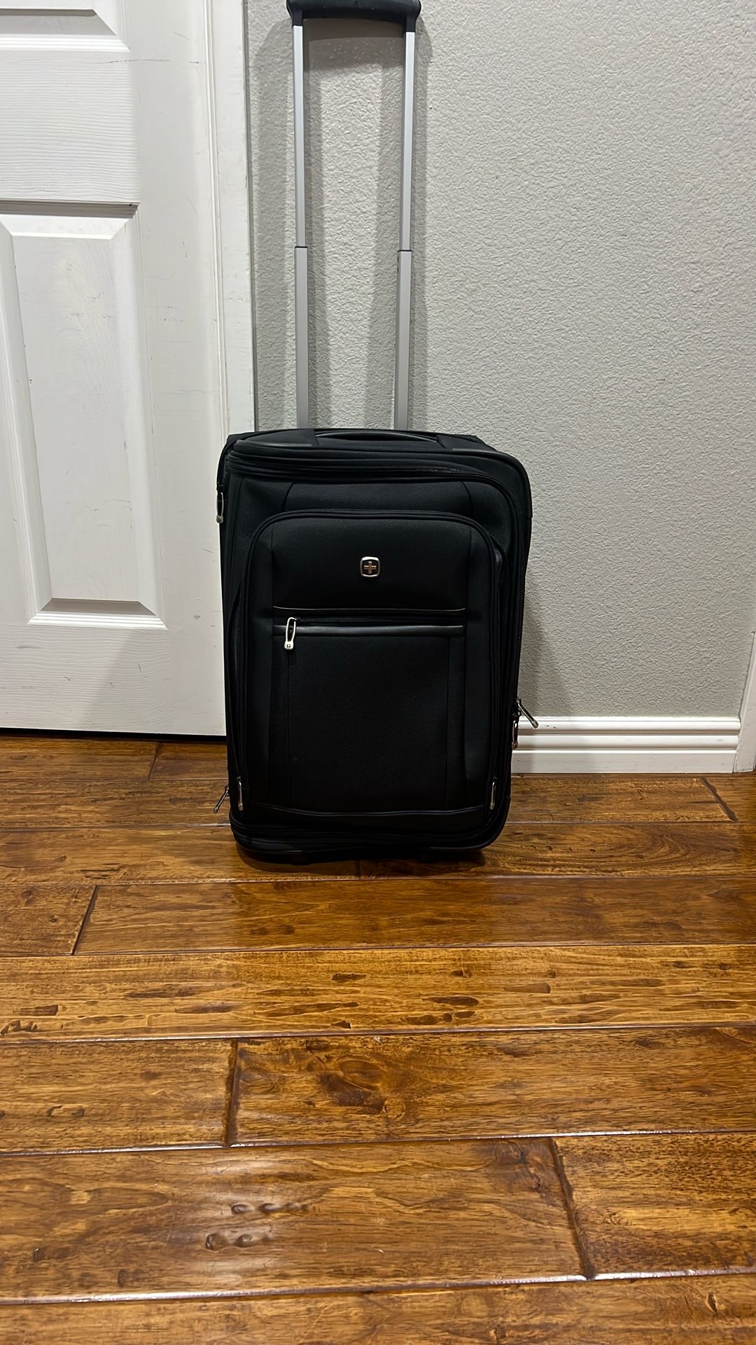 Excellent Condition!!! Swiss gear Carry On Luggage With Two Wheels
