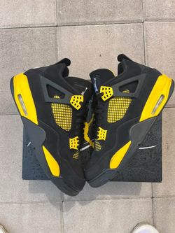 Air Jordan 4 Thunder Black Yellow Sneakers size 12 men with box