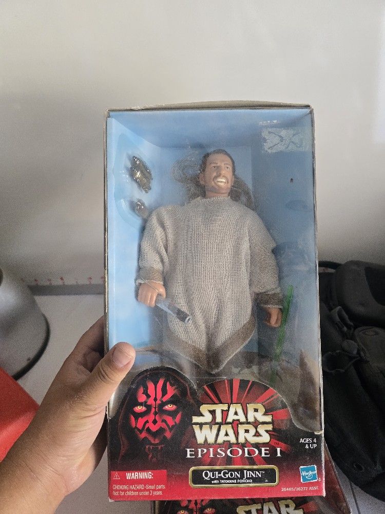 Star wars collectables Qui-gon jinn Mace Windu action figures