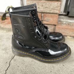 Dr. Martens 1460W Women's Patent Leather Black Lace Boots Size 9