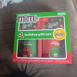Milk Chocolate M&M Holiday Gift Set With Two Mugs And Four Candies - Frankford
