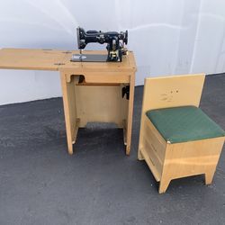 VINTAGE  GERMANY PFAFF 130 SEWING MACHINE