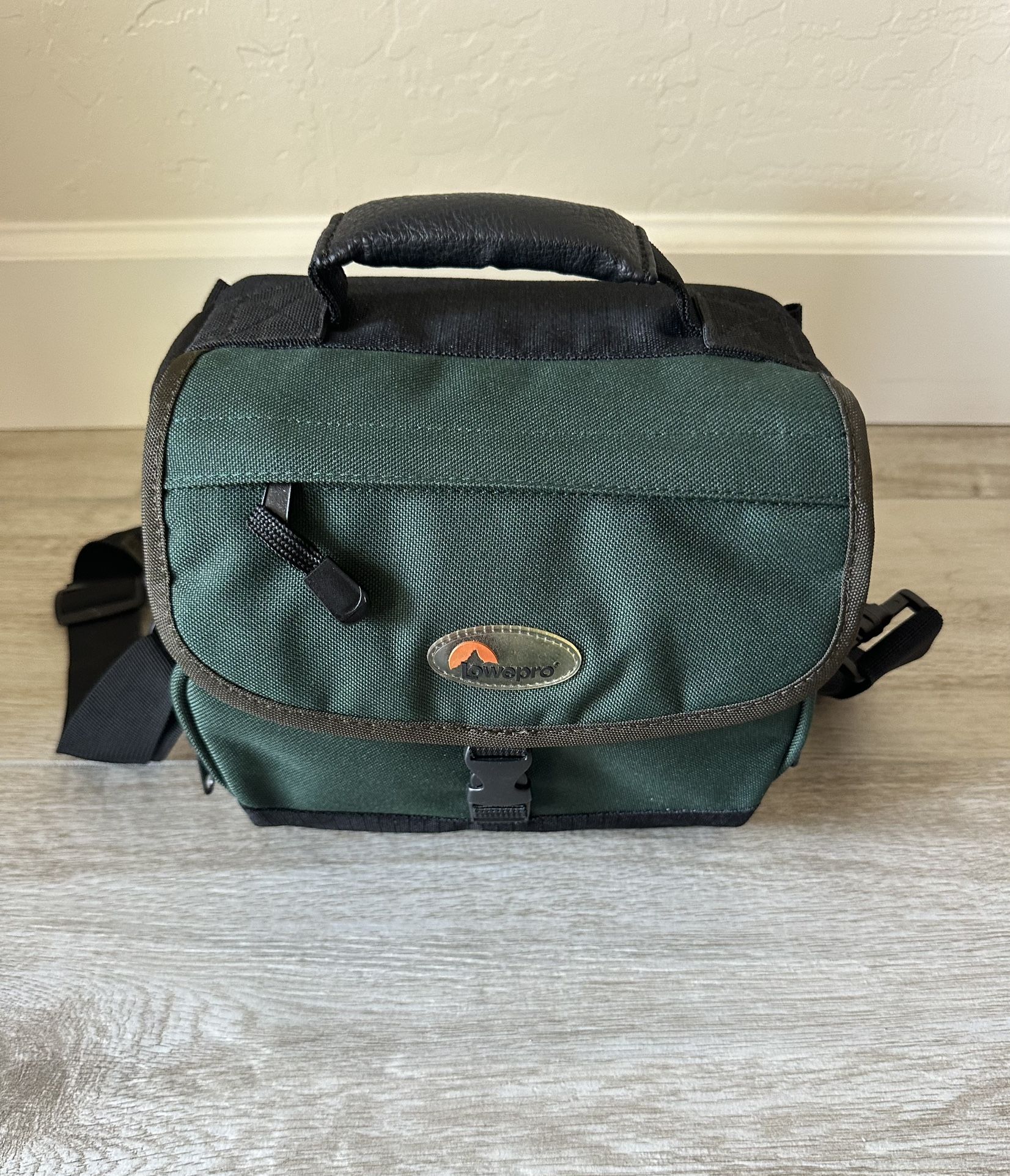 Lowepro EX160 CameraVideo Bag - Like New!