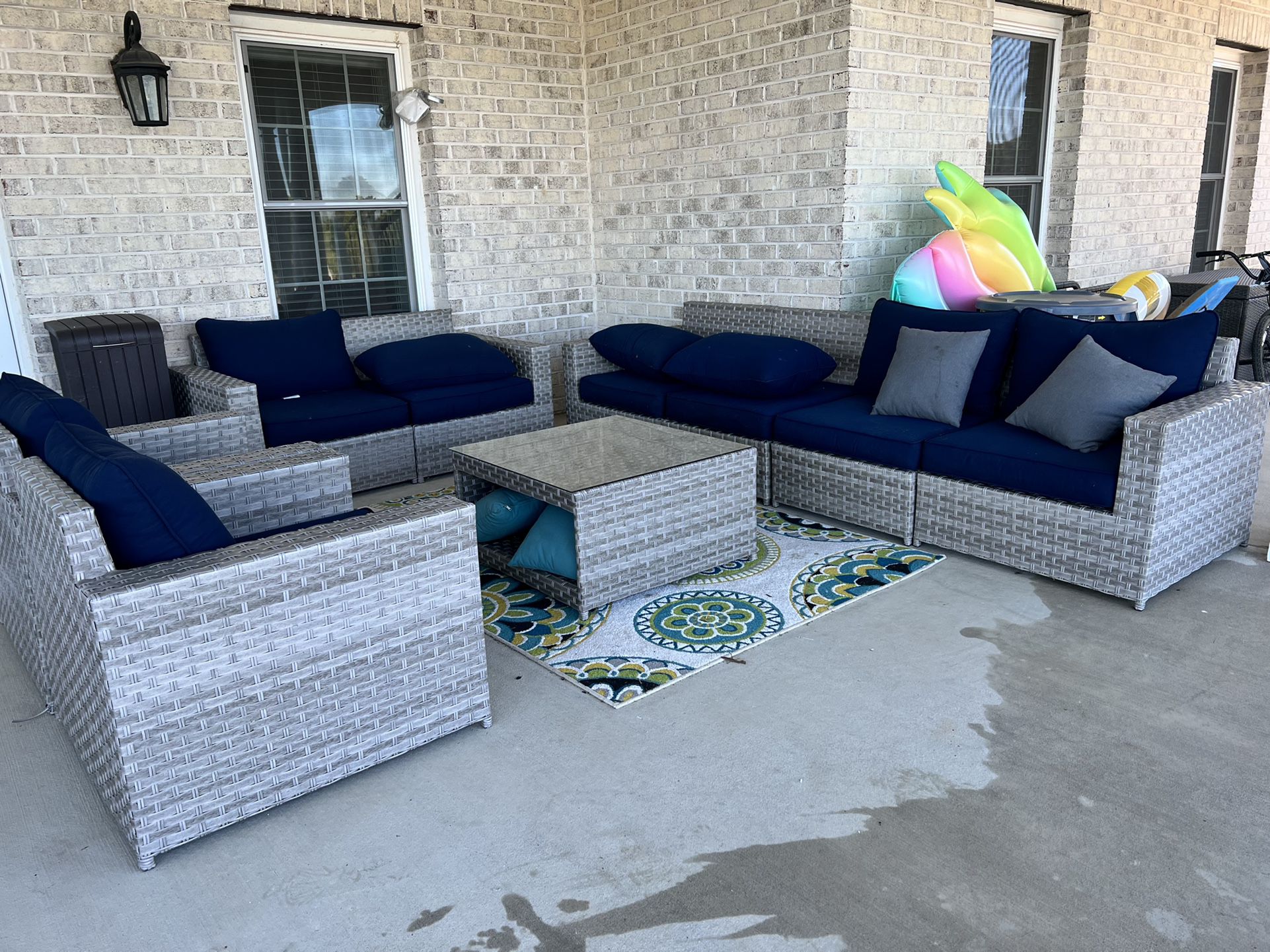 Patio Furniture  With Rugs  Over 4k New Only 2 Years Old  