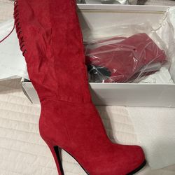 Boots -Knee High Size 7