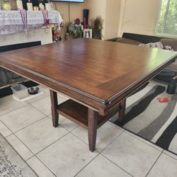 NEW!! Ashleys Mahogany 8 Seater Table $100