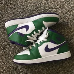 Jordan  1 Mid Size 6 Youth