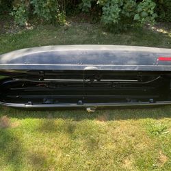 Yakima Skybox 12 Carbonite w 2 Keys for Sale in Portland OR