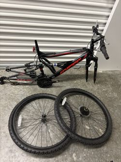 Hyper Mountain Bike 26 Inch Shocker Men's Dual Suspension Shimano Excellent