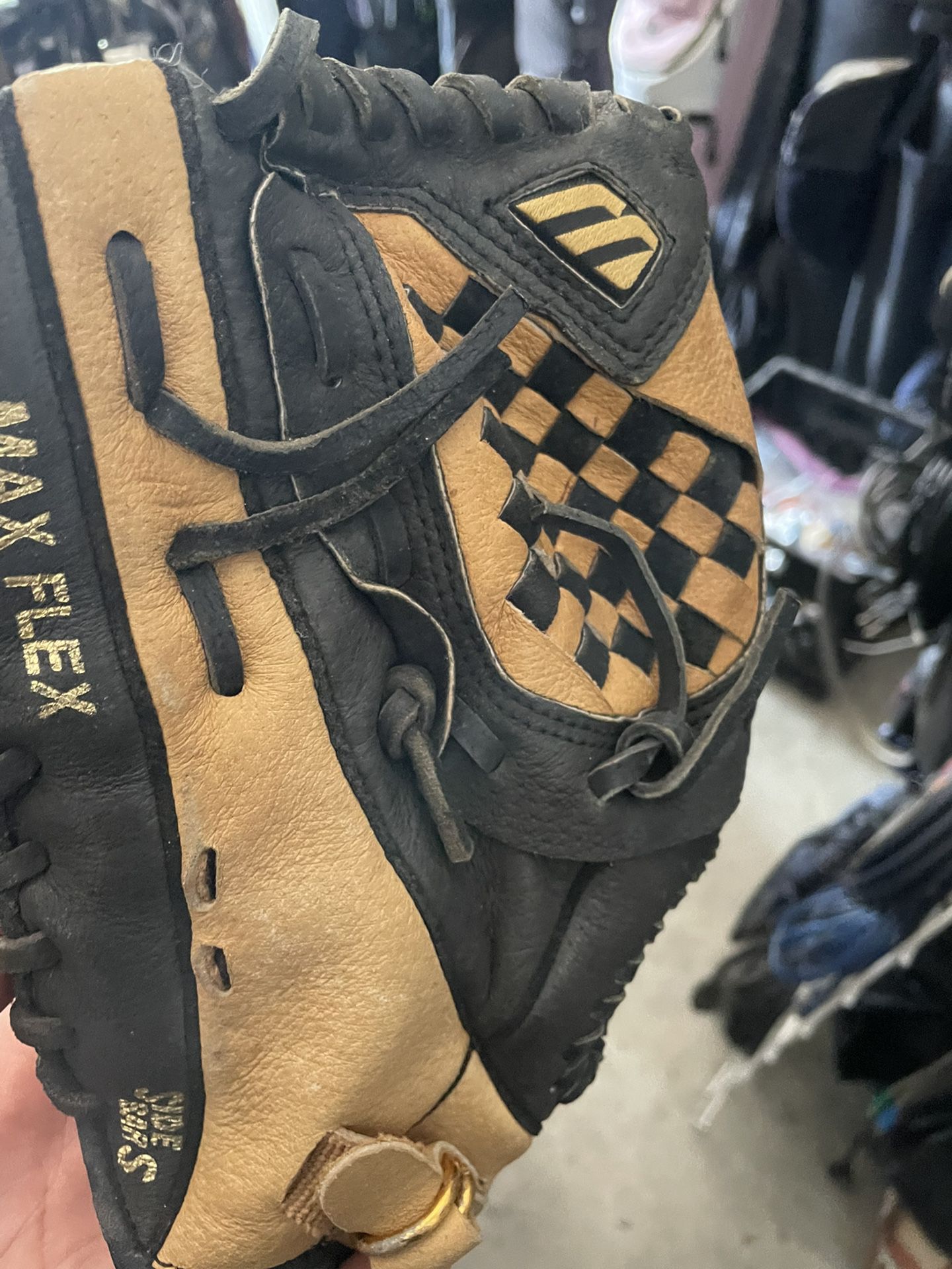 Mizuno baseball glove size 10.75 