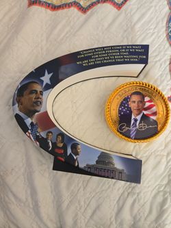 Levitating obama large coin