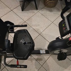 🚴‍♂️ Ready for Your New Year Goals? Schwinn 230 Recumbent Bike (Barely Used)