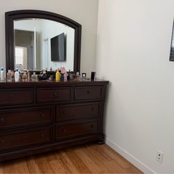 King Bedroom Set – Bed, 2 Nightstands & Dresser w/ Mirror – Must Go ASAP