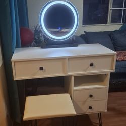 BEAUTIFUL DRESSER 80X90 MIRROR WITH LIGHT 