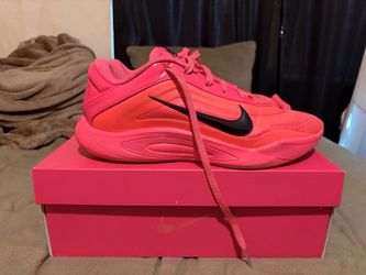 Nike Low-Top Basketball Sneakers Pink/Red