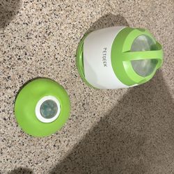 pet geek treat dispenser barley touched pick up only SanTan valley