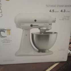 Brand New Kitchen Aid Mixer With Attachments 