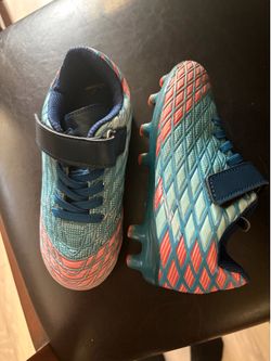 BomKinta Kids Soccer Cleats Size 28 EU (US 11–11.5)