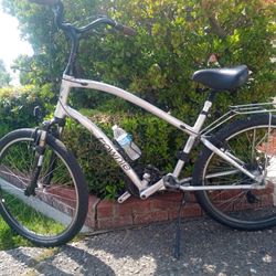 BIKE BICYCLE CYCLING 26 IN LARGE FRAME 21GEARS LIGHT WEIGHT ALUMINUM MOUNTAIN BIKE 🚲🚲!!SON RELOCATED PAID A LOT SO only 160.Come Ride It 🏠! Hurry 